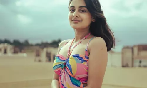 Arresting Looks Of Esther Anil In Colorful Outfit!