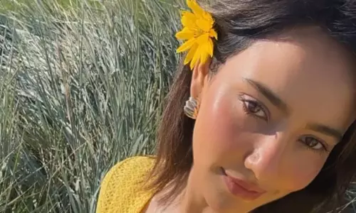 నేహాశ‌ర్మ క్లీవేజ్ కాక చెమ‌ట‌లు ప‌ట్టిస్తోందిగా!