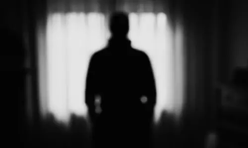 వేగంగా డ్రైవ్ చేస్తూ దంపతుల్ని ఢీ కొట్టిన సినీ నటుడు