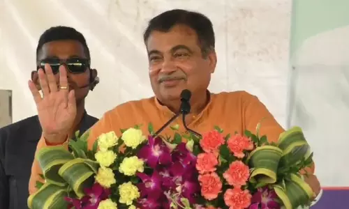 జగన్ ని ఫాలో అవుతున్న గడ్కరీ... ఓటడిగే విషయంలో కొత్తస్టైల్!