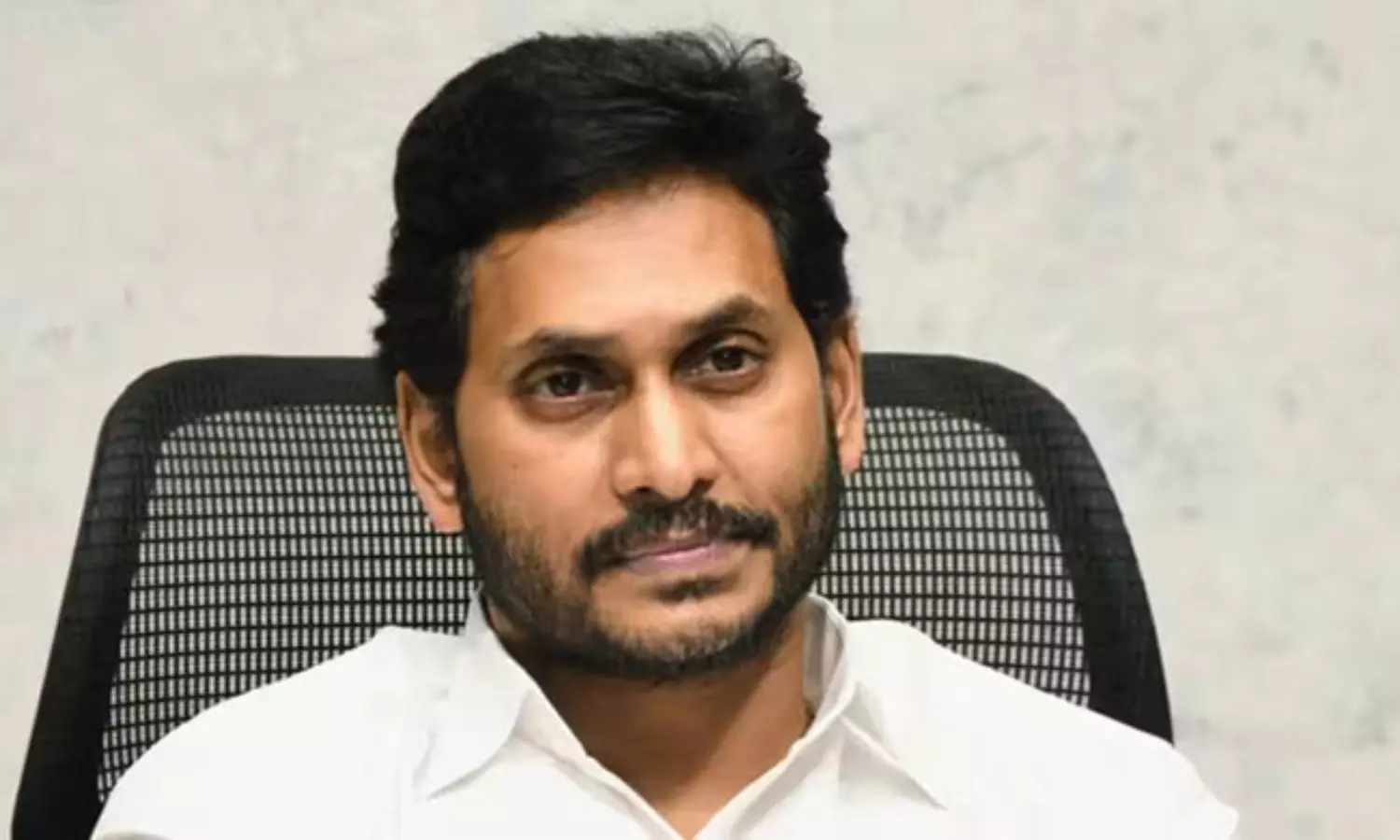 ఇంటి నాలుగోడలే చూడమంటున్న జగన్...?