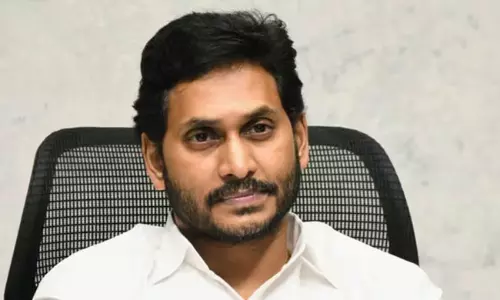 ఇంటి నాలుగోడలే చూడమంటున్న జగన్...?