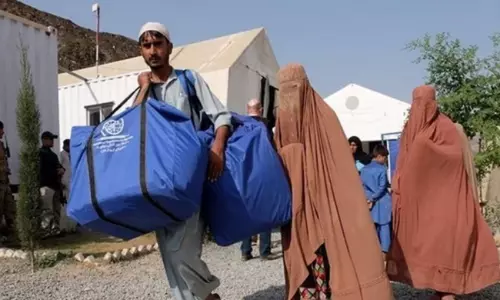 దేశం వ‌దిలి వెళ్లిపోండి... 17 ల‌క్ష‌ల మందికి పాక్ ఆర్డ‌ర్‌