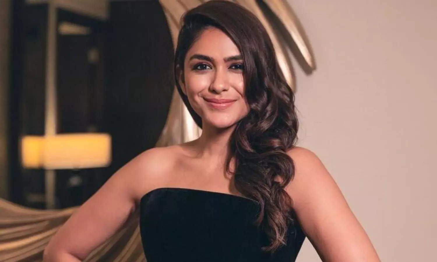 పిక్ టాక్ : టైట్ బ్లాక్ ఔట్‌ ఫిట్‌ లో కన్నుల విందు