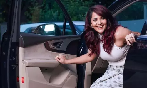 పిక్ టాక్ : జబర్దస్త్‌ స్మైల్‌ తో కవ్వింపులు