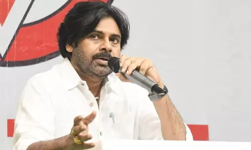 తెలంగాణ సమస్యల గురించి మాట్లాడరు కానీ పోటీ చేసుడా పవన్?
