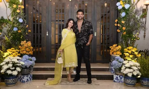 కాబోయే మెగా కోడలి డ్రెస్ పైనే కళ్లన్నీ! కాబోయే మెగా కోడలి డ్రెస్ పైనే కళ్లన్నీ!