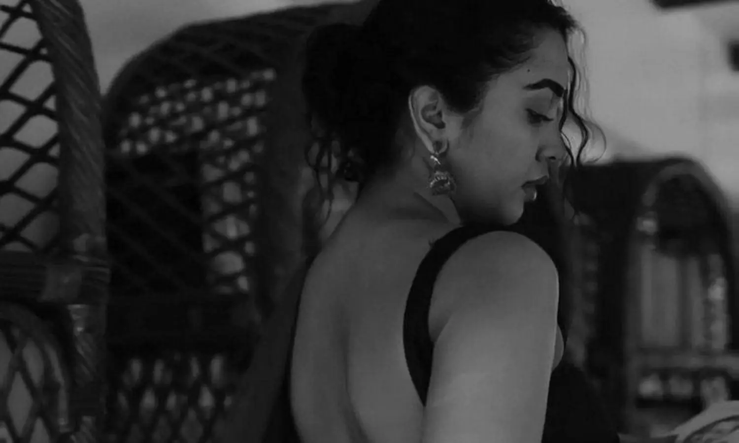 Photo Story: Dazzling Shivathmikas Classy Look In Monochrome! Photo Story: Dazzling Shivathmikas Classy Look In Monochrome!