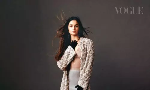 Elegance and Vibrance: Alia Bhatts Stunning Style