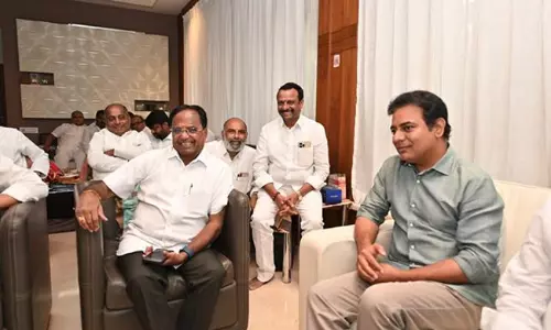 పొన్నాలపై ప్రేమ పొంగుకొచ్చిన లెక్కలే వేరా?