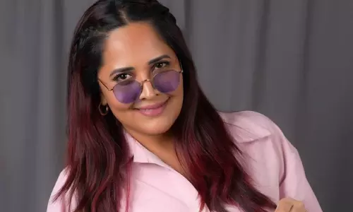 షార్ట్​ టాప్​లో అల్ట్రా స్టైలిష్​ అనసూయ