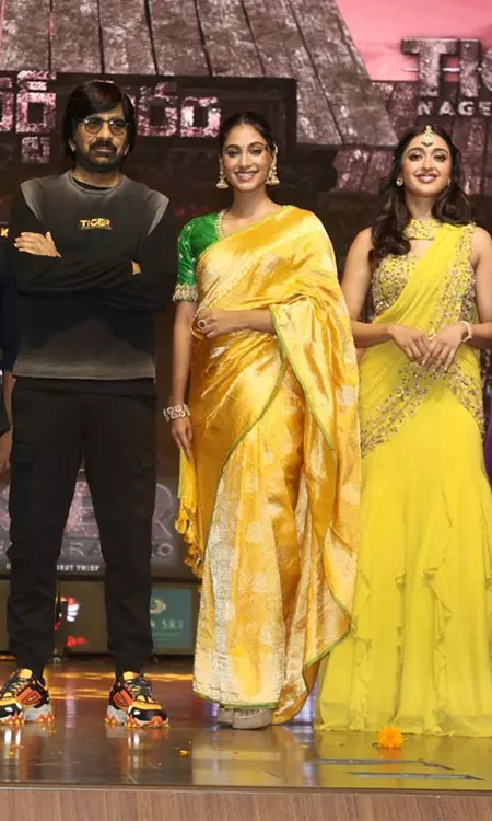 Ravi Teja Shouts Jai Cinema And Makes His Fans Go Crazy At TNR Event