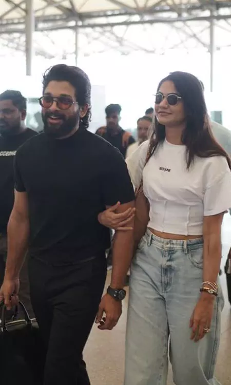 Allu Arjun & Sneha Reddy Onroute To Delhi For National Awards Event!