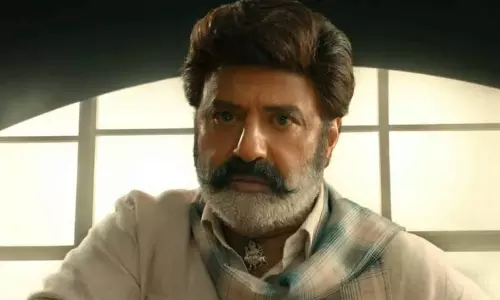 శ్రీలీల బోర్న్ ఆర్టిస్ట్: బాల‌కృష్ణ