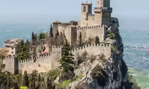 ప్రతి ఆరు నెలలకూ ఎన్నికలు జరిగేది ఇక్కడే... ట్విస్ట్  ఏంటంటే...?