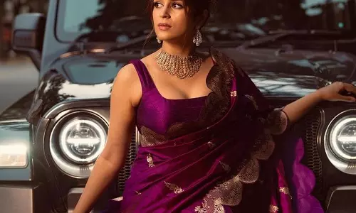 Shraddha Das Dazzles in Violet Saree!