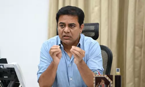 బీఆర్ఎస్‌ కు గ్రూప్స్‌ దెబ్బ‌.. దిగివ‌చ్చిన కేటీఆర్‌.. ఏమ‌న్నారంటే!