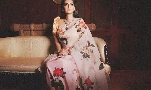 Sonam Kapoor shines as a diva in a glamorous Traditional Attire!