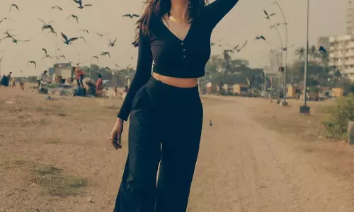 Ravishing Meenakshi Chaudhary!