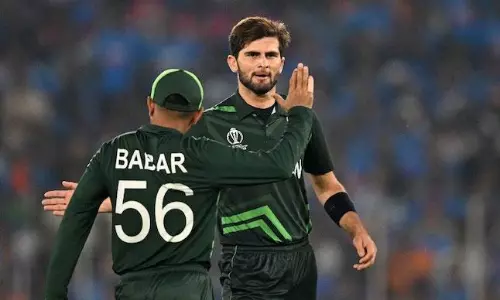 వీడియో వైరల్: ఆజామో... ఇదేమి చెత్త రివ్యూ?