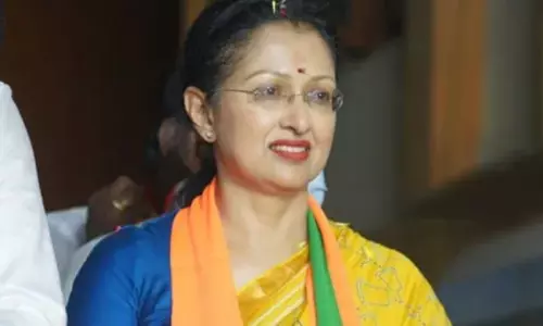 బీజేపీకి సీనియర్ నటి గౌతమి గుడ్ బై... తెరపైకి చీటింగ్ వ్యక్తి టాపిక్!