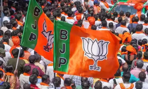 వైసీపీ వర్సెస్ టీడీపీ ప్లస్ జనసేన...బీజేపీ ఎక్కడ...?