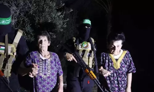 హమాస్‌  సొరంగాలు సాలెగూళ్లు... విడుదలైన బందీ షాకింగ్  వివరణ!