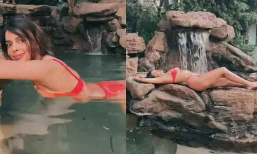 వీడియో: మ‌ర్డర్ బ్యూటీ పూల్ సైడ్ ట్రీట్