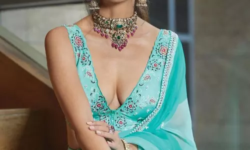 Kriti Kharbandas Stylish Outfit Bags Admiration