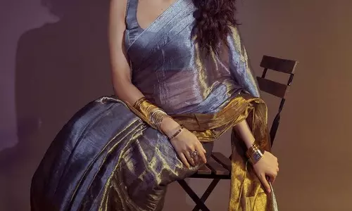 Neha Shettys Saree Glamour, A Splash of Elegance