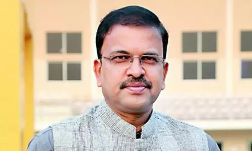 జగన్‌ ప్రభుత్వంపై జేడీ ప్రశంసలు వ్యూహాత్మకమేనా?
