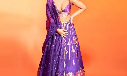 Gorgeous Raashi Khanna In Beautiful Outfit!