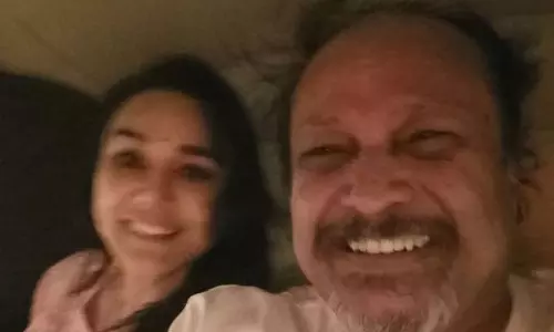 ఆటోలో తిరుగుతూ 25 ఏళ్ల  వేడుక చేసుకున్నారు