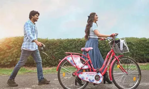 పిక్ టాక్ : సీత వెంట నాన్న రొమాంటిక్ వాక్‌