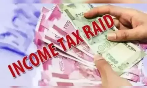 ఐటి దాడుల కలకలం