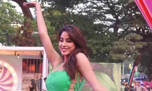 Arresting Beautys Appealing Looks In Green!