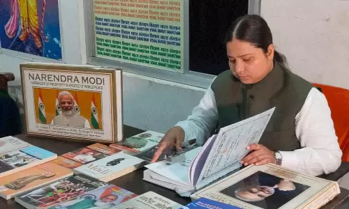 Muslim Lady Completes Research Paper On PM Modi!
