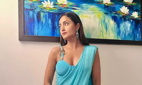 Tridha Choudhury Looks Vibrant In Festive Look!
