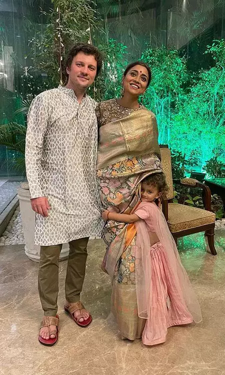 Shriya Sarans Diwali Radiance: A Family Affair of Joyful Poses
