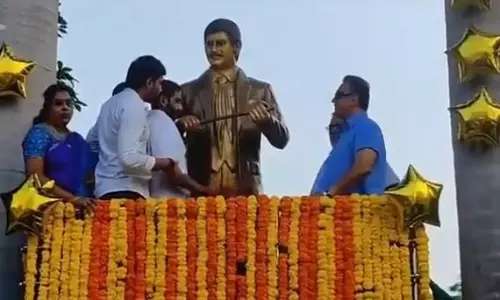 కృష్ణ విగ్ర‌హావిష్క‌ర‌ణ‌లో లోక‌నాయ‌కుడు