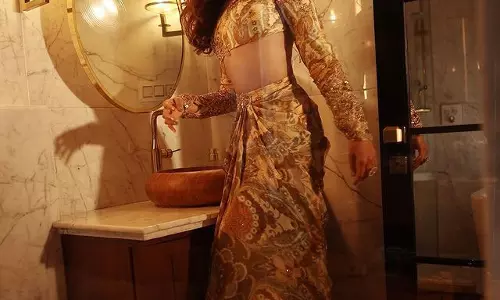 Pooja flaunt her curves in plunging neckline dress