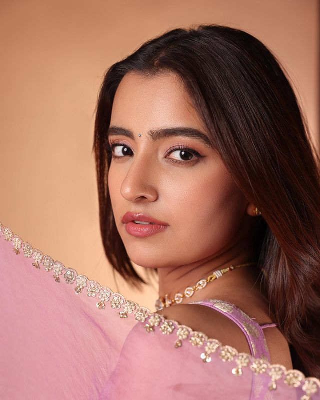 You cant take your eyes off this Rukshars purple attire You cant take your eyes off this Rukshars purple attire