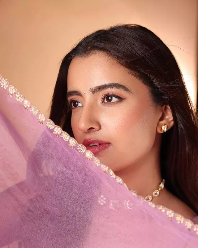 You cant take your eyes off this Rukshars purple attire You cant take your eyes off this Rukshars purple attire