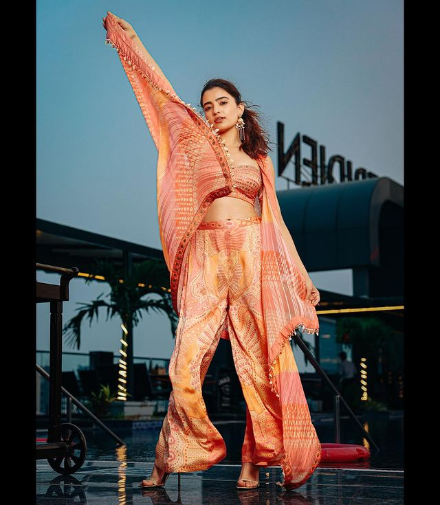 You cant take your eyes off this Rukshars purple attire