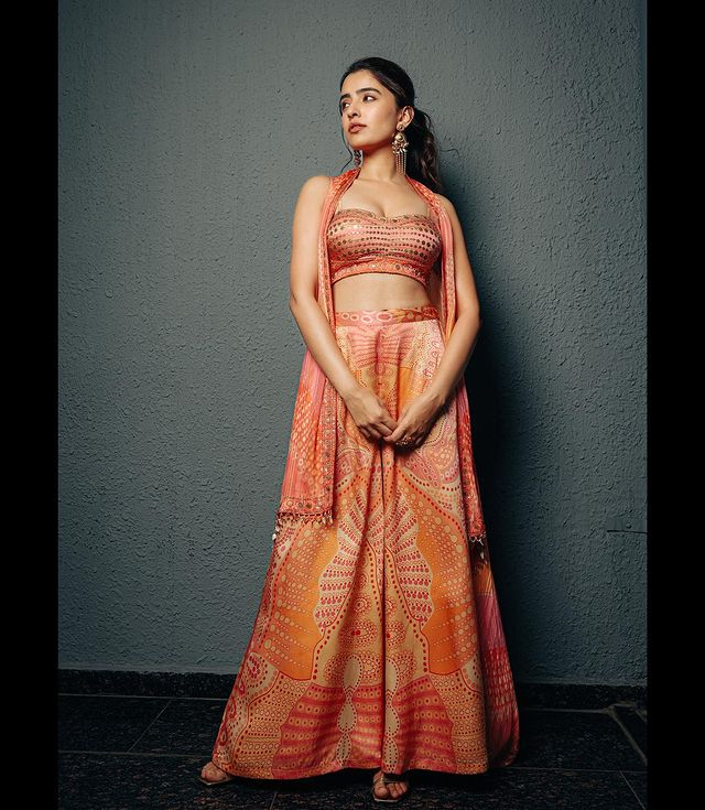 You cant take your eyes off this Rukshars purple attire