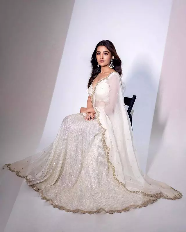 You cant take your eyes off this Rukshars purple attire You cant take your eyes off this Rukshars purple attire