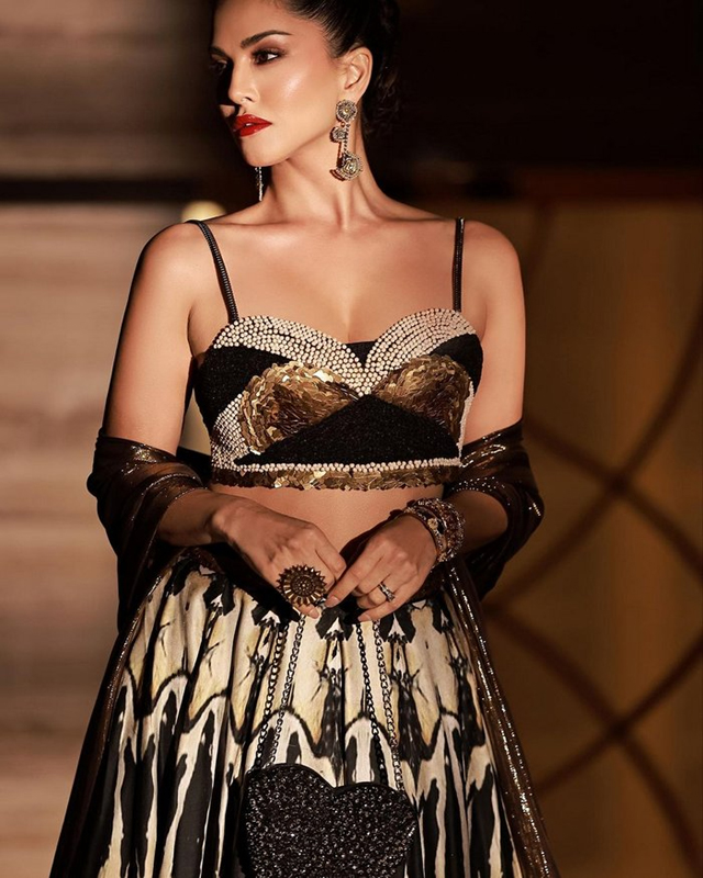 Sunny Leones Diwali Ode to Tradition and Modern Glamour Sunny Leones Diwali Ode to Tradition and Modern Glamour