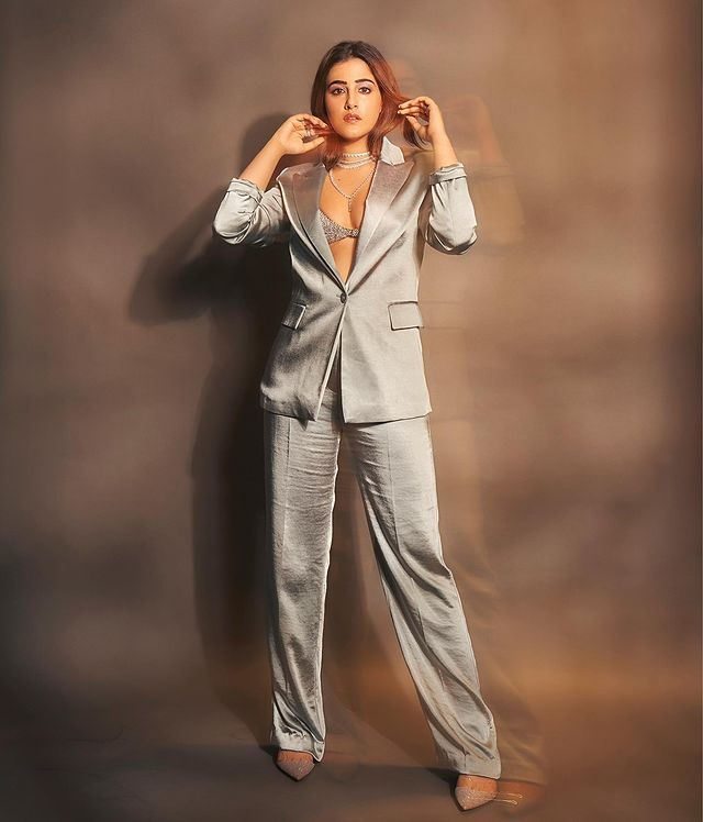 Nupur Sanons Sizzling Red Lehenga Looks Nupur Sanons Sizzling Red Lehenga Looks