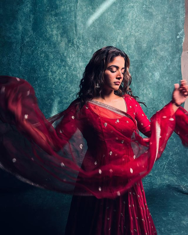 Wamiqa Gabbi Radiates Elegance in Traditional Red Anarkali Wamiqa Gabbi Radiates Elegance in Traditional Red Anarkali