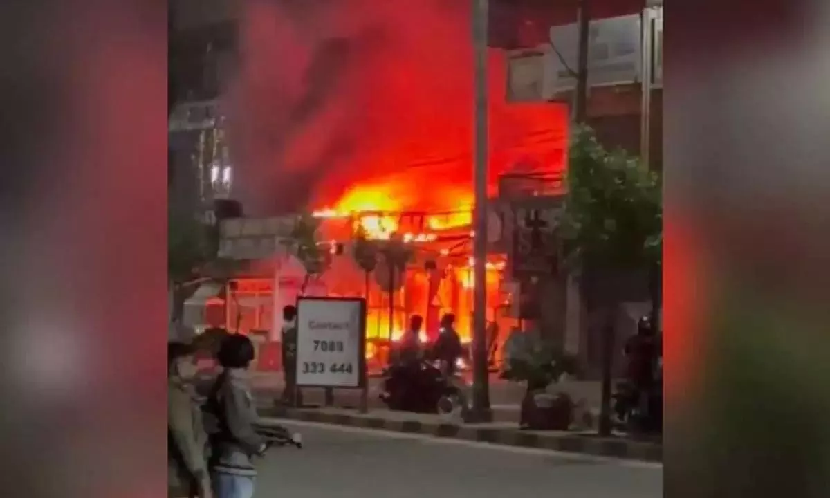 హైదరాబాద్ లో క్రాకర్ షాపులో అగ్నిప్రమాదం వెనుక కుట్ర?